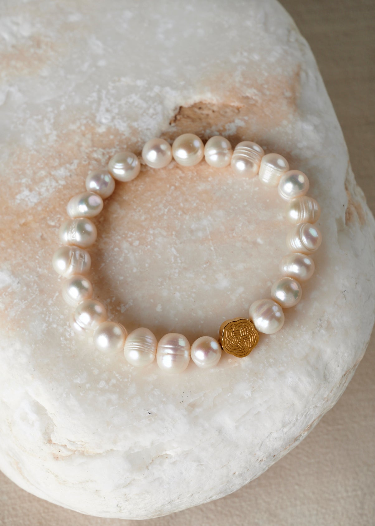 Pearl Bracelet with Majaca Signature Gold