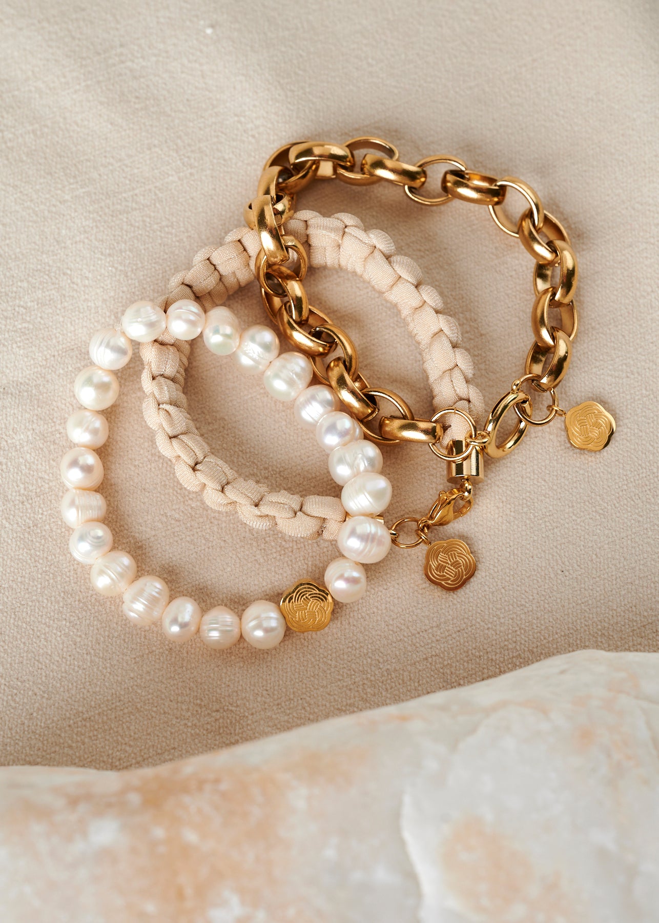 Pearl Bracelet with Majaca Signature Gold